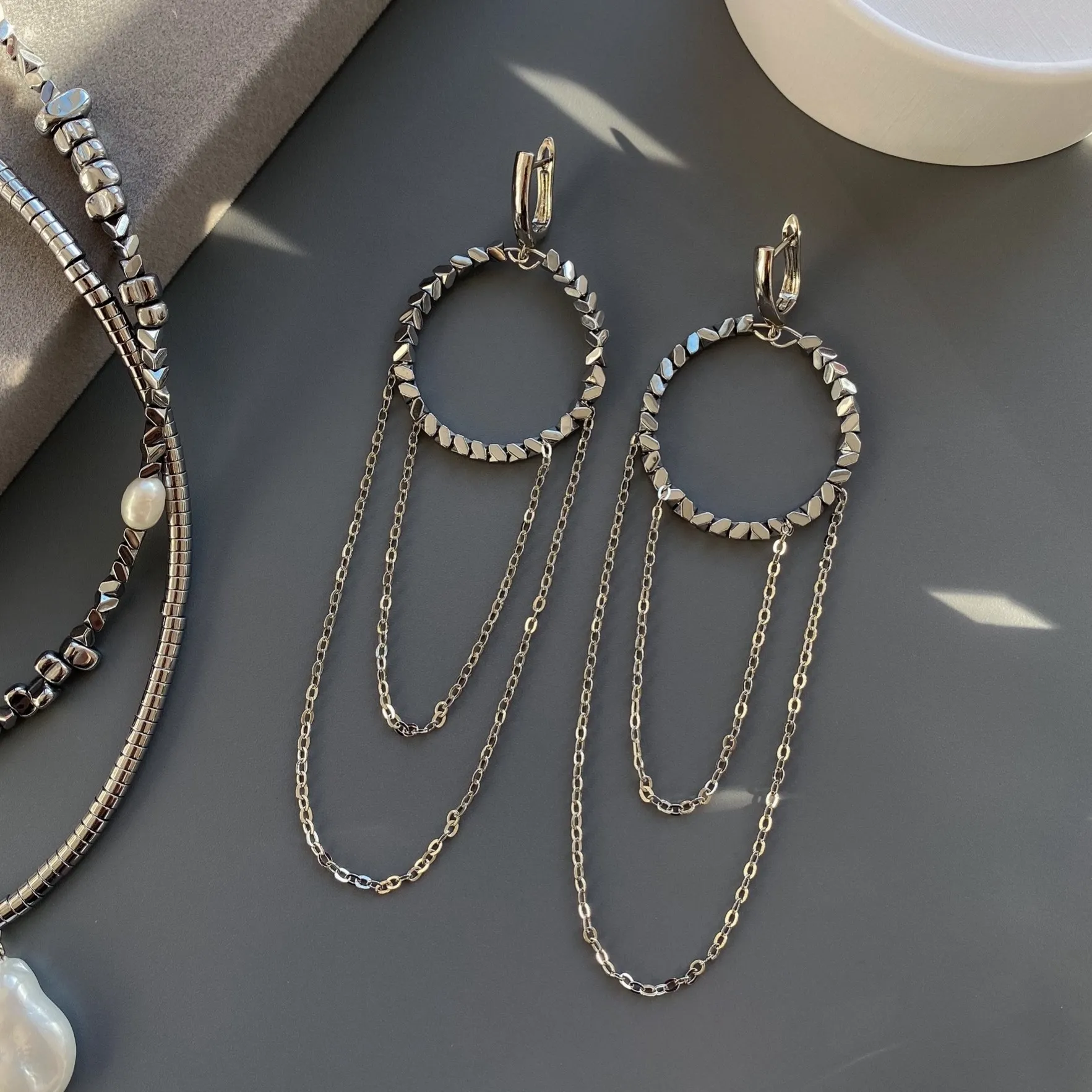 Серьги из гематита с английским замком